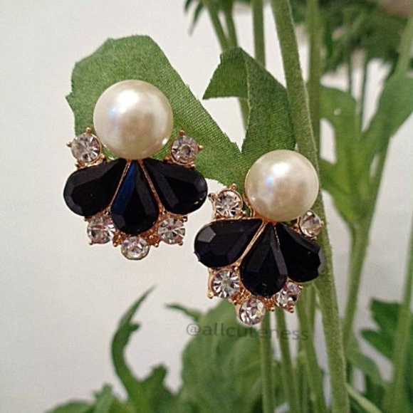 Jewelry - 🎀 5 For $25: Elegant Statement Earrings